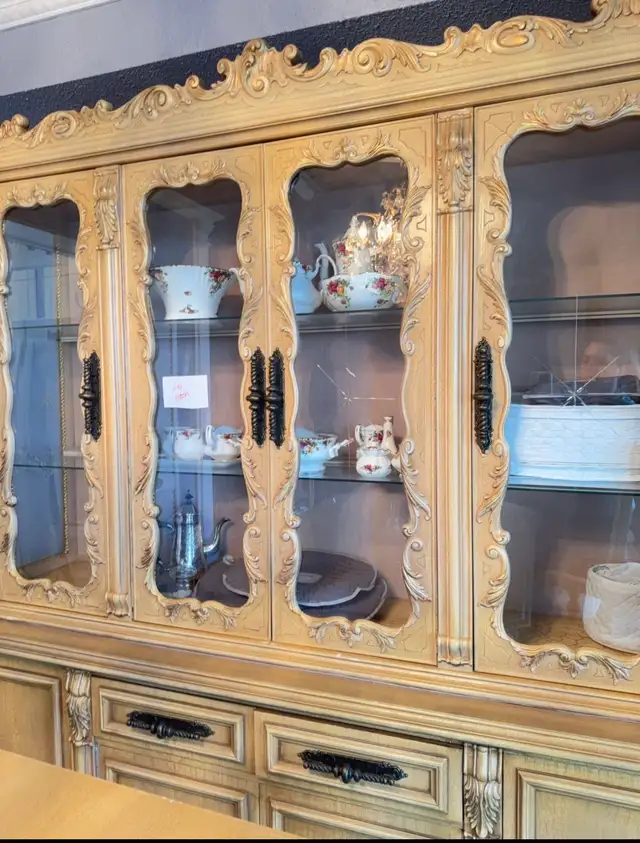 French Provincial Antique Oak Dining Set in Dining Tables & Sets in City of Toronto - Image 7
