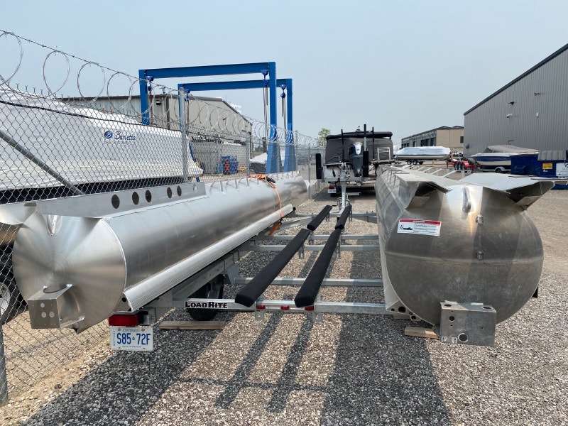 Pontoons available! Great for docks! Powerboats & Motorboats Sarnia