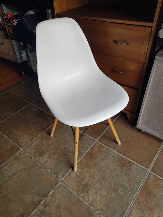 White Dinette Chair ***still like New condition ***CLEAN  in Chairs & Recliners in Kitchener / Waterloo
