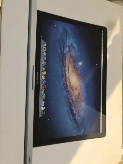 macbook pro avec chargeur , View more