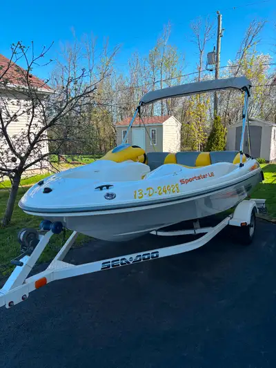 Seadoo Sportster LE 2004 en super condition. Prêt à mettre à l’eau avec remorque d’origine, toit bim...