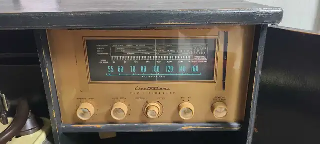 Antique Stereo Cabinet in Arts & Collectibles in Sudbury - Image 3