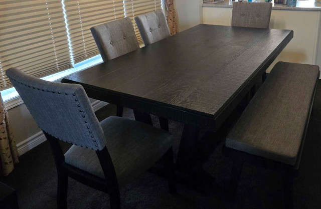 Dining set in Dining Tables & Sets in Ottawa - Image 2