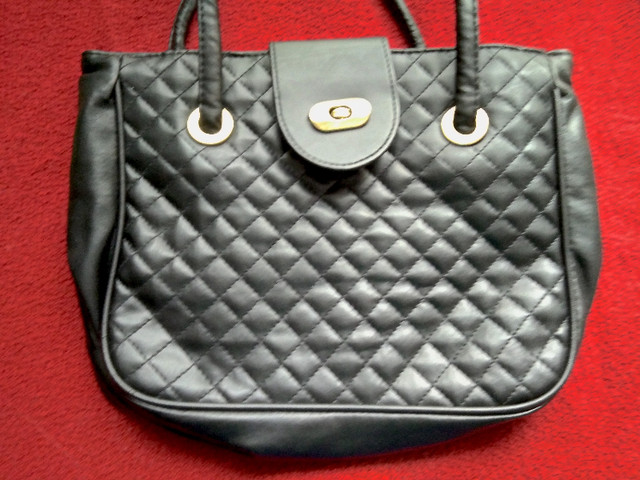 Élégant sac à main noir en synthétique souple, 2 anses, NEUF dans Femmes - Sacs et portefeuilles  à Longueuil/Rive Sud