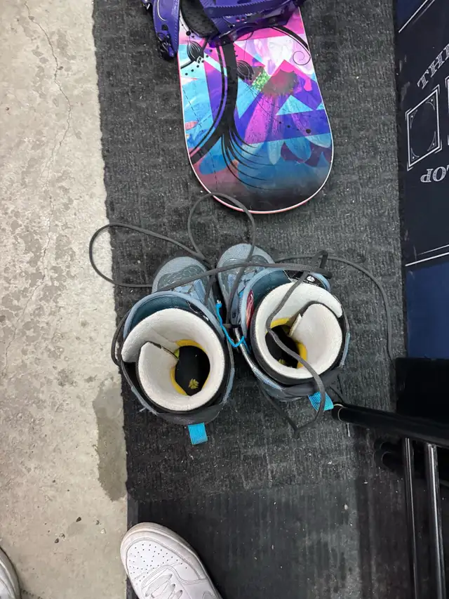 Firefly 151cm snowboard bindings boots in Snowboard in Calgary - Image 6
