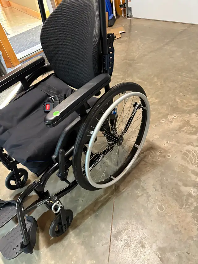 Wheelchair for sale in Health & Special Needs in Charlottetown - Image 4