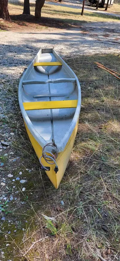 Older but good shape squareback canoe. Designed to haul goods to remote river/lake areas. Very stabl...
