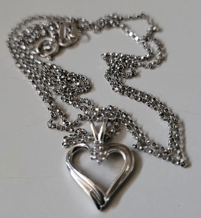 10k White Gold Rolo Chain Link Necklace w/ Diamond Heart Pendant in Jewellery & Watches in Oshawa / Durham Region - Image 2