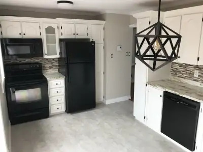 FULL house for rent 3 bedrooms with 2 full bathrooms in Elizabeth Park - Paradise. ✅ Available immed...