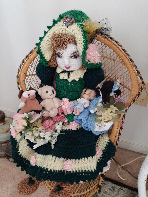Hand crocheted doll with chair in Arts & Collectibles in Mississauga / Peel Region - Image 2