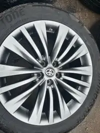 Toyota highlander platinum rims and tires with TPMS