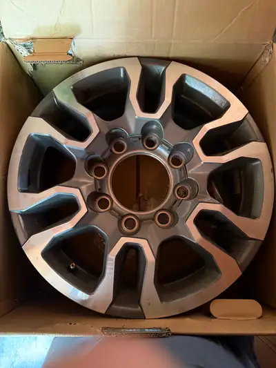 obo, comes with center caps. brand new, almost never used, 100 km or so, driven home, then back for...