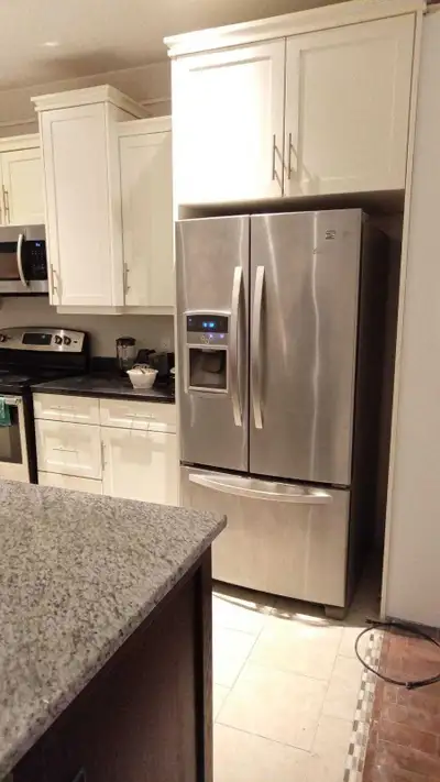 Central avenue 2 furnished rooms to rent in a beautiful house in Fairview. Bigger room is on the fir...