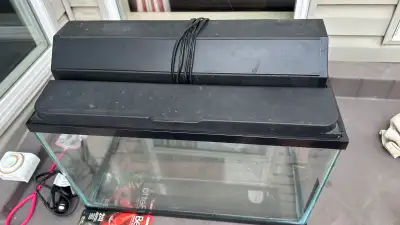 10 gallon fish tank and supplies, Voir plus