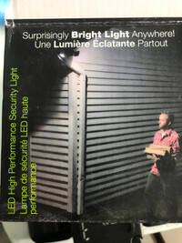 Lampe securité LED batterie  neuve light  outdoor