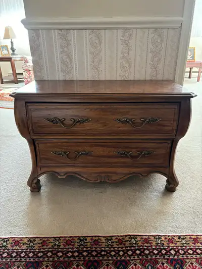 Low Bombay chest solid wood antique / Coffre bas Bombay en bois massif Low Bombay chest solid wood a...
