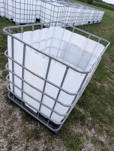 OPEN TOP - IBC TOTES 4 X 4 X 4' H Liner is screwed to cage. Holes in the floor of liner for drainage...