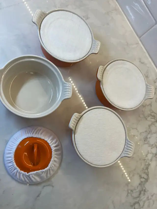 Le Creuset Mini Cocotte Set - Orange in Kitchen & Dining Wares in Calgary - Image 11