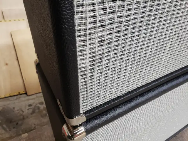 Deluxe Reverb Head Cabinet in Amps & Pedals in City of Toronto - Image 4