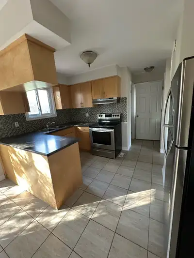 Looking to rent out Private room in South London Upper Floor and main floor Edgemere Cres, London, O...