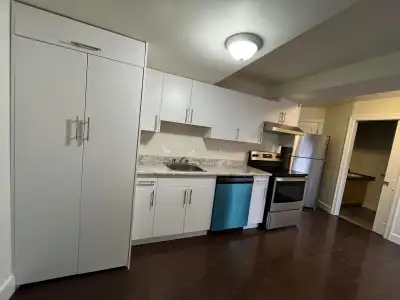 1 Bed + Den & 1 Bath Suite - very clean & all bills included