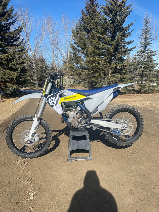2021 Husqvarna FC 350 in Dirt Bikes & Motocross in Calgary - Image 2