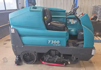 Balayeuse-laveuse industrielle Tennant 7300 – Refaite à neuf, View more