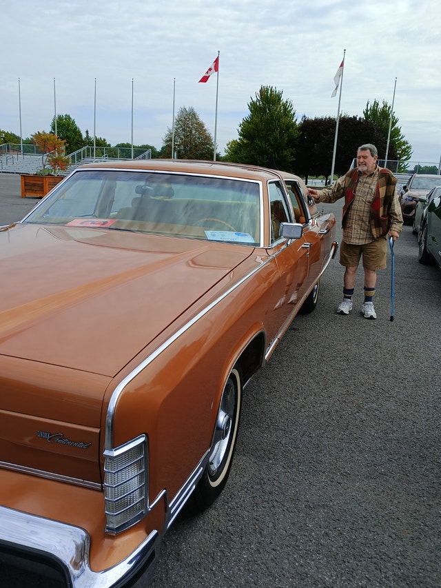1977 LINCOLN CONTINENTAL TOWN CAR — photo 2