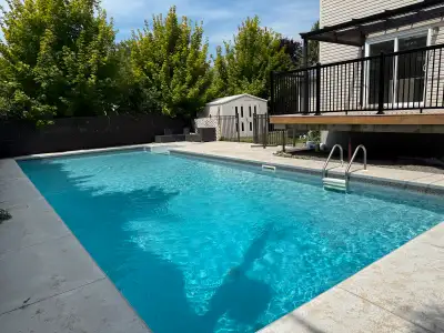 Maison unifamiliale avec garage, 2 chambres, 1 salle de bain, 1 salle d’eau et un grand sous-sol ouv...