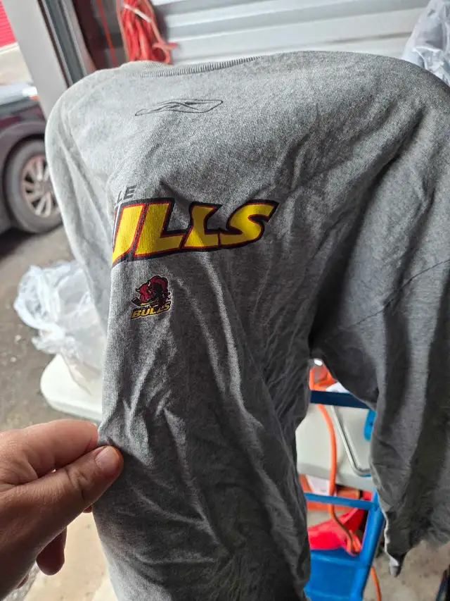  Belleville Bulls Shirt in Men's in Belleville - Image 3