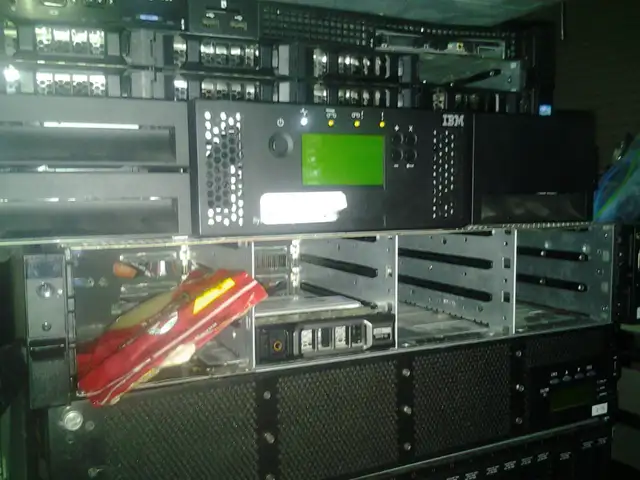 3573 f45 IBM 3573-F4S IBM TS3100 LTO5 Ultrium 5 72 TB! library in Other in City of Montréal - Image 2