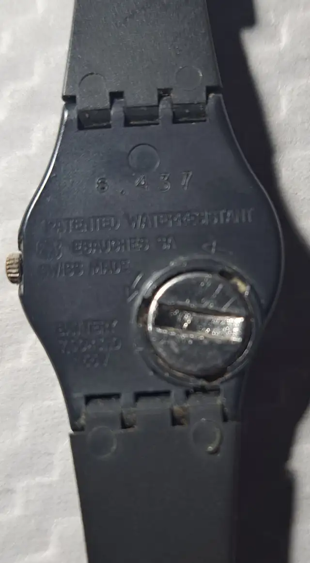 Vintage Ladies Swatch Watch Miss Pinstripe Miss Channel LA100 in Jewellery & Watches in City of Montréal - Image 5
