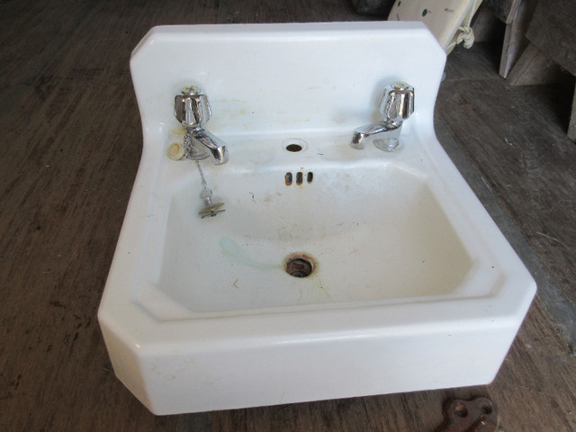 Cast iron sink in Plumbing, Sinks, Toilets & Showers in Trenton