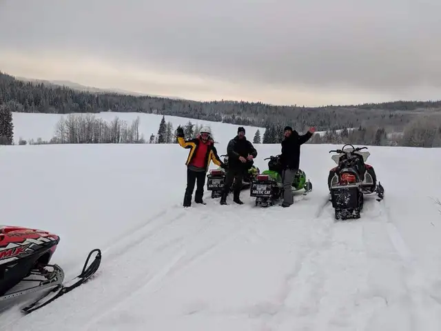 Winter wonderland with private hot tub in British Columbia in Canada - Image 5