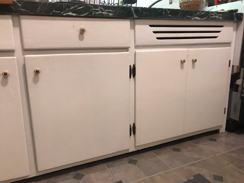 Armoires de cuisine vintage en bois, très propre Armoires et