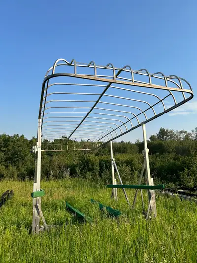 4000 lbs boat lift Brand new canopy 120 volt Power but no remote, use key for up and down. 4 wheels...