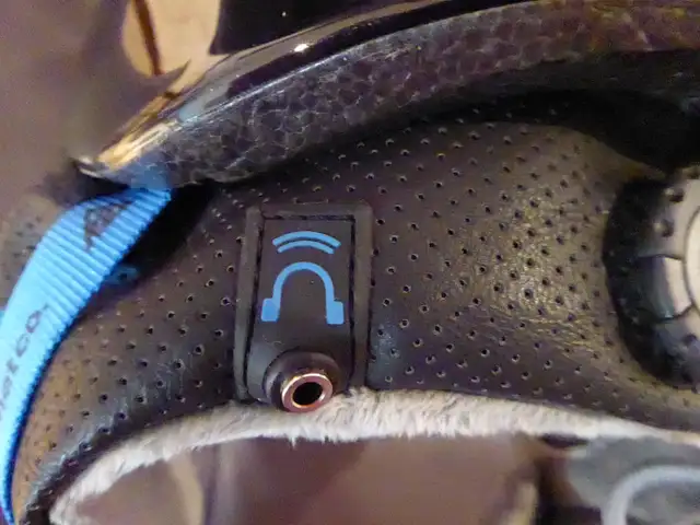 casque sport pour jeune S= petit in Clothing, Shoes & Accessories in Laval / North Shore - Image 5