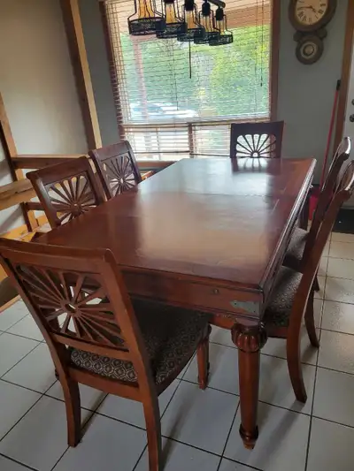 Table en bois massif asiatique et 6 chaises