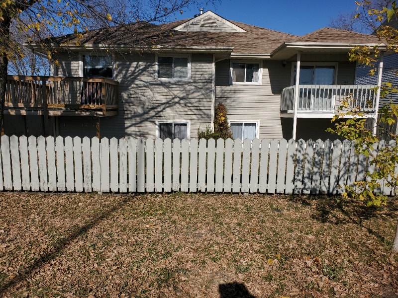 Three Bedroom Bilevel 4Plex with a Garage for Rent Long Term