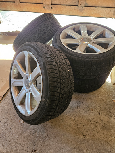 4 Winter tires Minerva and rims 245 40 18, the tires were used one season only. 4 pneus d'hiver Mine...