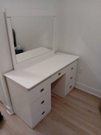 Dresser/vanity with mirror