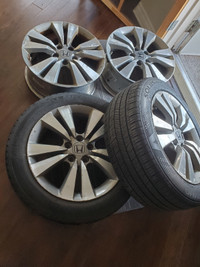 17 inch Honda alloy wims with two tires