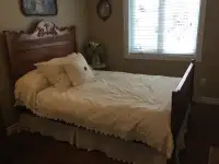 Mobilier de chambre antique avec matelas et ensemble de lit