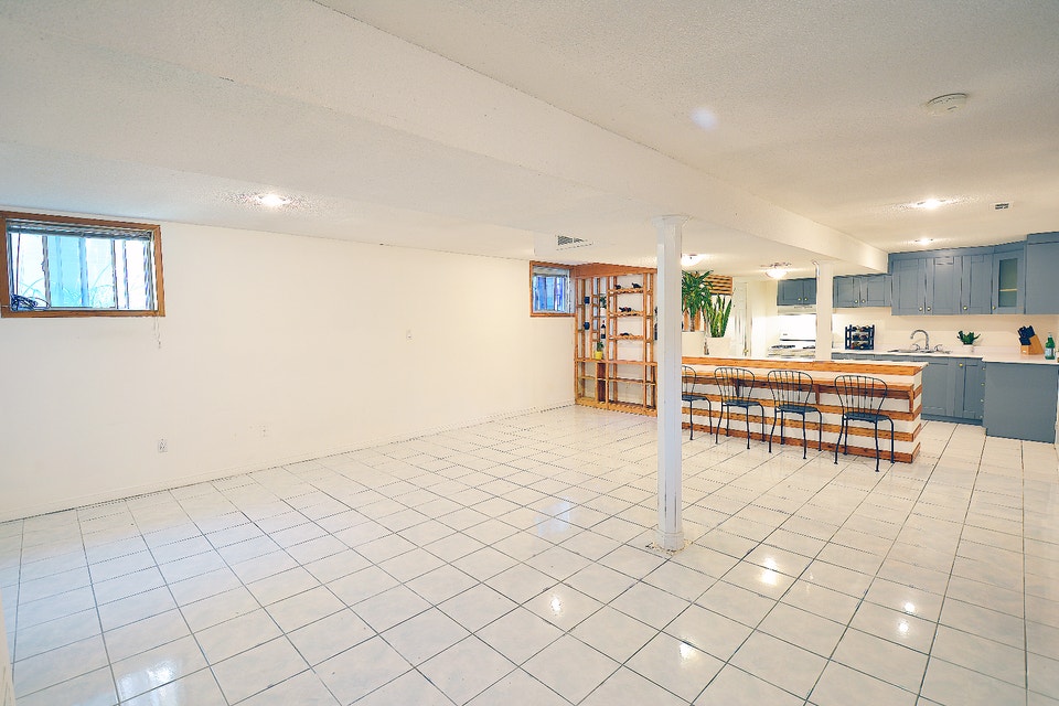 Bright, spacious and beautiful 2 bedroom Apartment for rent 4