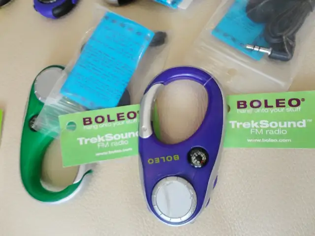 30Pcs. Great Gift Items - Carabiner Radio, Flashlights, Whistle in Other in Kitchener / Waterloo - Image 8