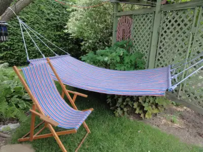 HAMAC DOUBLE ET CHAISE TRANSAT PLIANTE 100, 00 $ POUR L’ENSEMBLE, View more