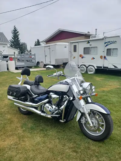 2008 suzuki boulevard, 1800 cc.Many extras ,include large riding jacket, and shaps, 2 helmets, .Fres...