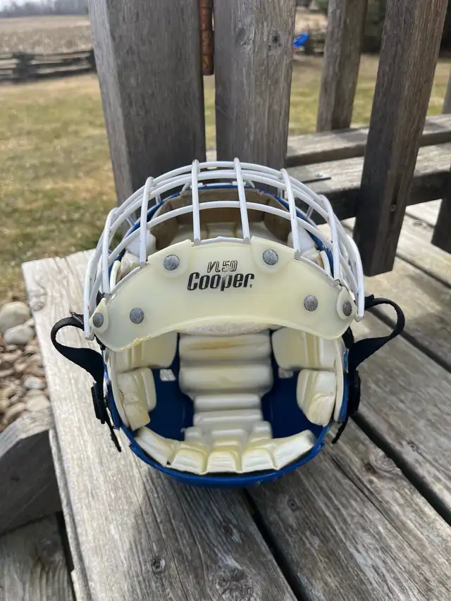 Vintage Cooper SK600 Hockey Helmet & VL50 Cage in Hockey in Oakville / Halton Region - Image 7