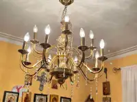 Magnifique lustre chandelier en laiton massif sur deux étages à