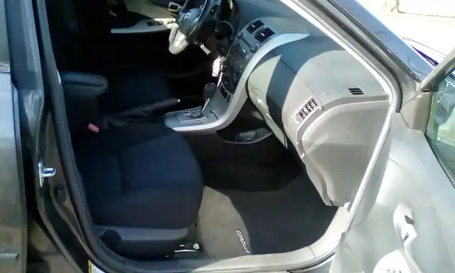 2009 Toyota Corolla XRS Automatic $4000 in Cars & Trucks in St. Catharines - Image 5